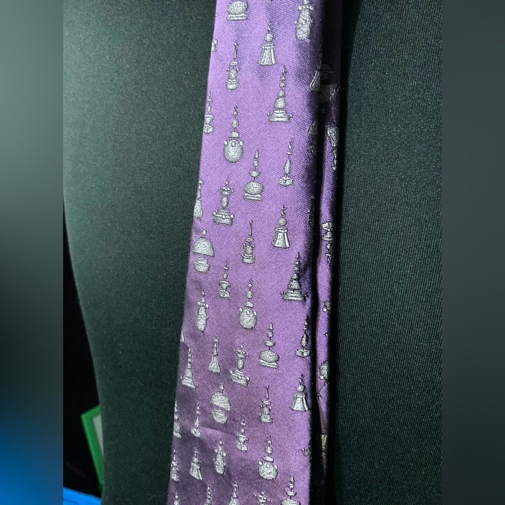 Mens Italian silk Réunion des Musées Nationaux purple necktie tie museum nerd